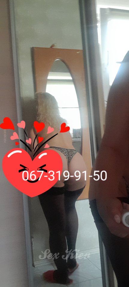 Проститутки Киева: Виктория строчит минет - большое фото