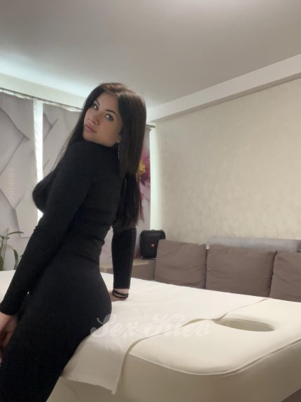 Проститутка Киева Вика, секс на улице Александра Довженко - большое фото