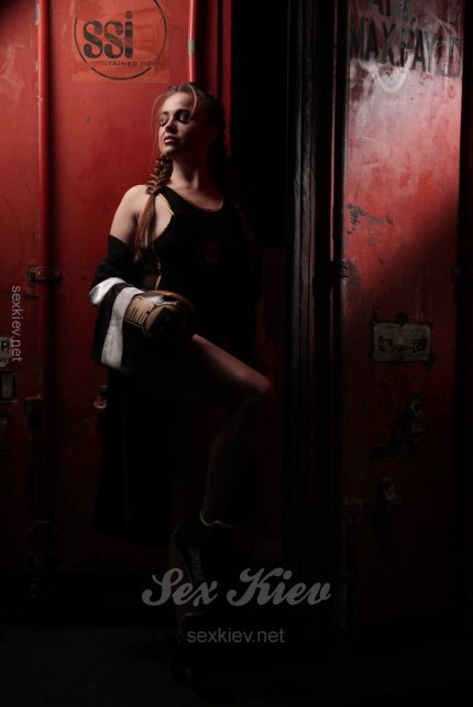 Проститутка Киева Юля, с 2 размером сисек - большое фото
