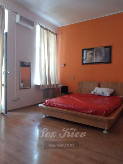 Проститутка Киева Страпон Центр, индивидуалка принимает у метро Крещатик - большое фото