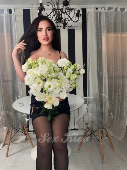 Проститутка Киева Сашенька, эта инди брюнетка - большое фото
