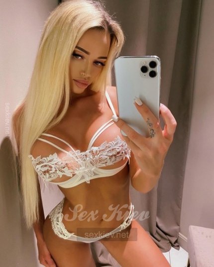 Проститутка Киева Соня, индивидуалка принимает у метро Дворец Украина - большое фото