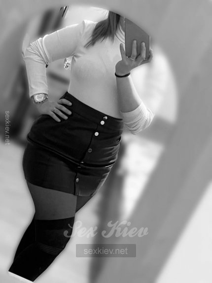 Проститутка Киева Алиса, индивидуалка обслуживает у метро Крещатик - большое фото