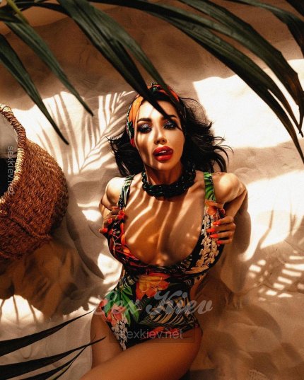 Проститутка Киева Дана, работает на улице Крещатик - большое фото