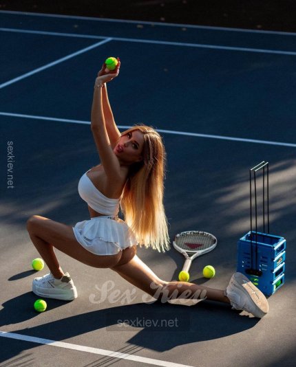 Проститутка Киева Алина, секс на улице Рядом - большое фото