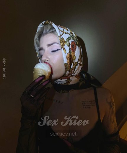 Проститутка Киева Эмилия, путана блондинка - большое фото