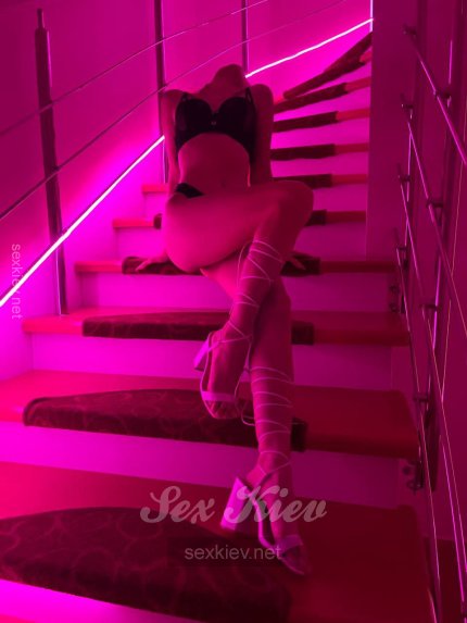 Проститутка Киева Алёна, путана брюнетка - большое фото