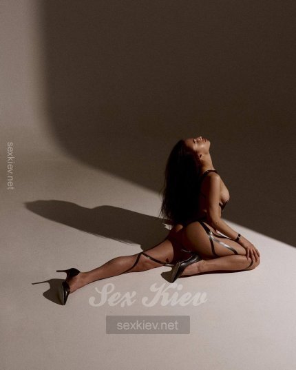 Проститутка Киева Слава, с 3 размером груди - большое фото