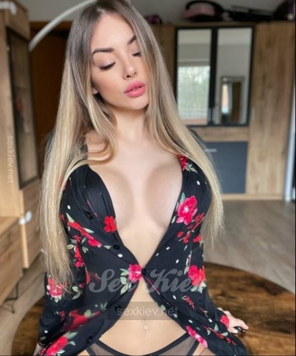 Проститутка Киева Виктория, живет на улице Героев днепра - большое фото