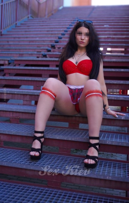 Проститутка Киева Евгения, с 2 размером груди - большое фото