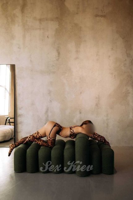 Повія Києва Емілі, з 2 розміром - велике фото