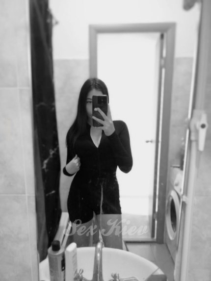 Повія Києва Карина, віку 18 років - велике фото