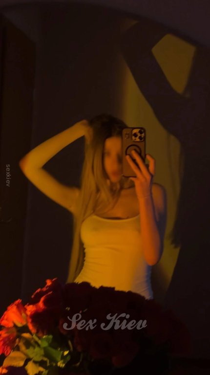 Проститутки Киева: Амелия целуется - большое фото