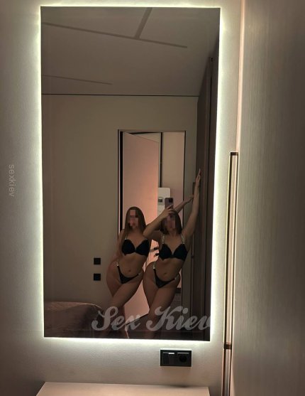 Повія Києва Двійнята, живе на вулиці Соломії Крушельницької
 - велике фото