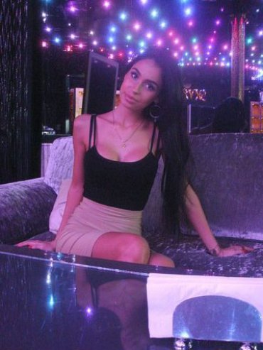 Проститутка Киева Ксюша Кому клубничку, индивидуалка принимает у метро Дворец спорта - большое фото