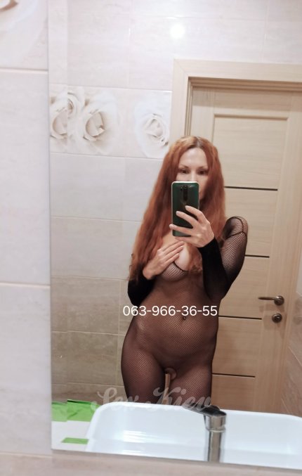 Проститутки Киева: Арина строчит минет - большое фото