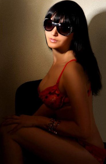 Проститутка Киева Карина, с 2 размером груди - большое фото